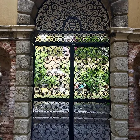 La D'ella Panzió 4*