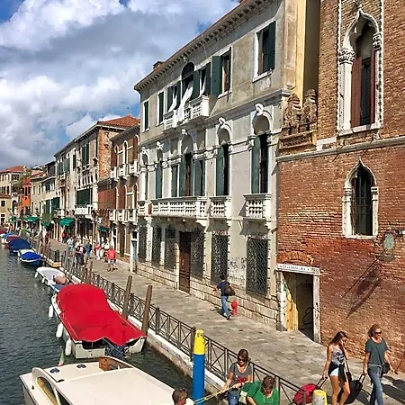 La D'ella Panzió