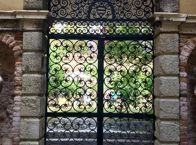 La D'ella Panzió 4*