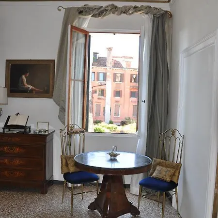 Couette-café La D'ella